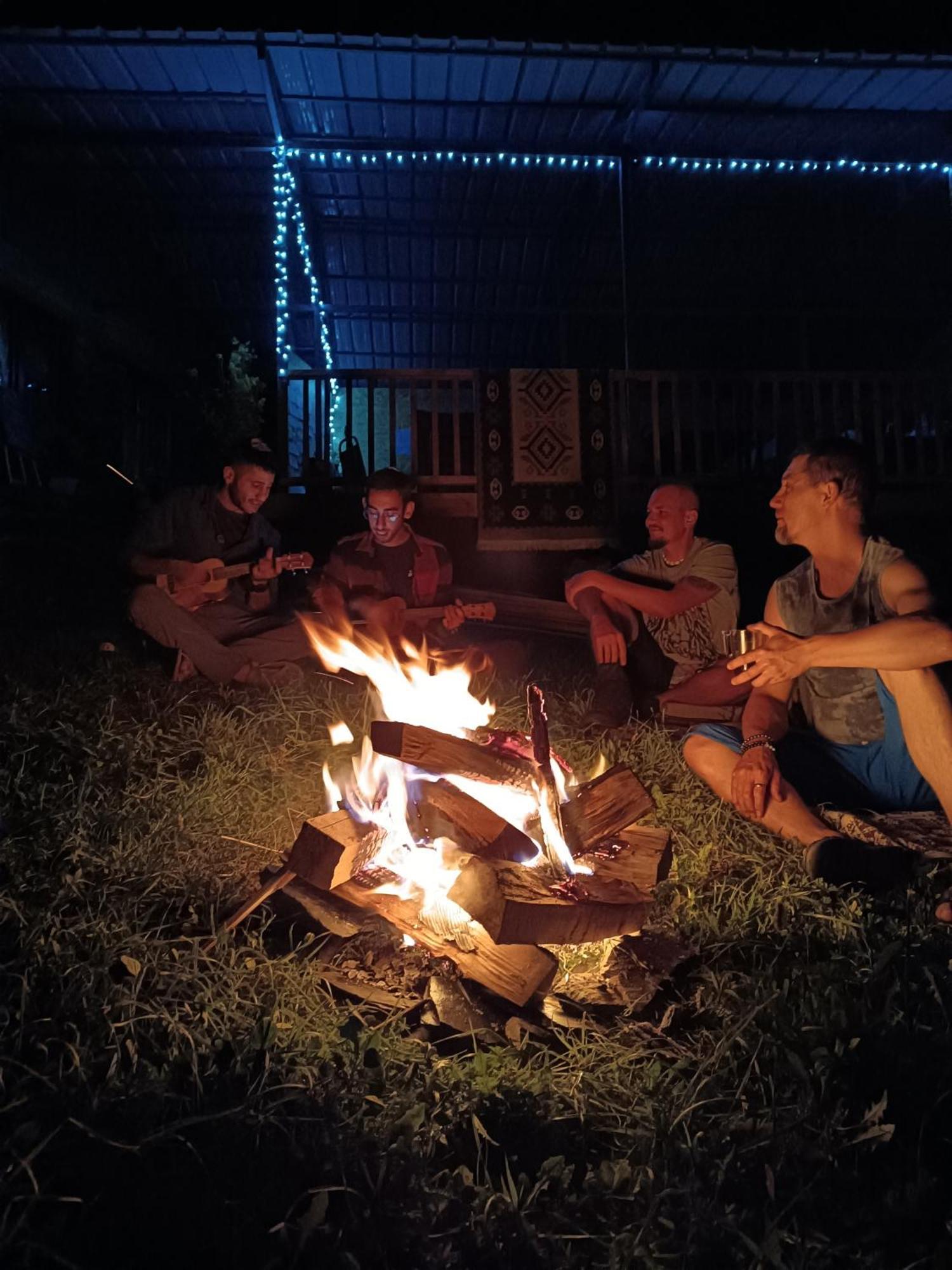 Nadiani Hostel Omalo Bagian luar foto