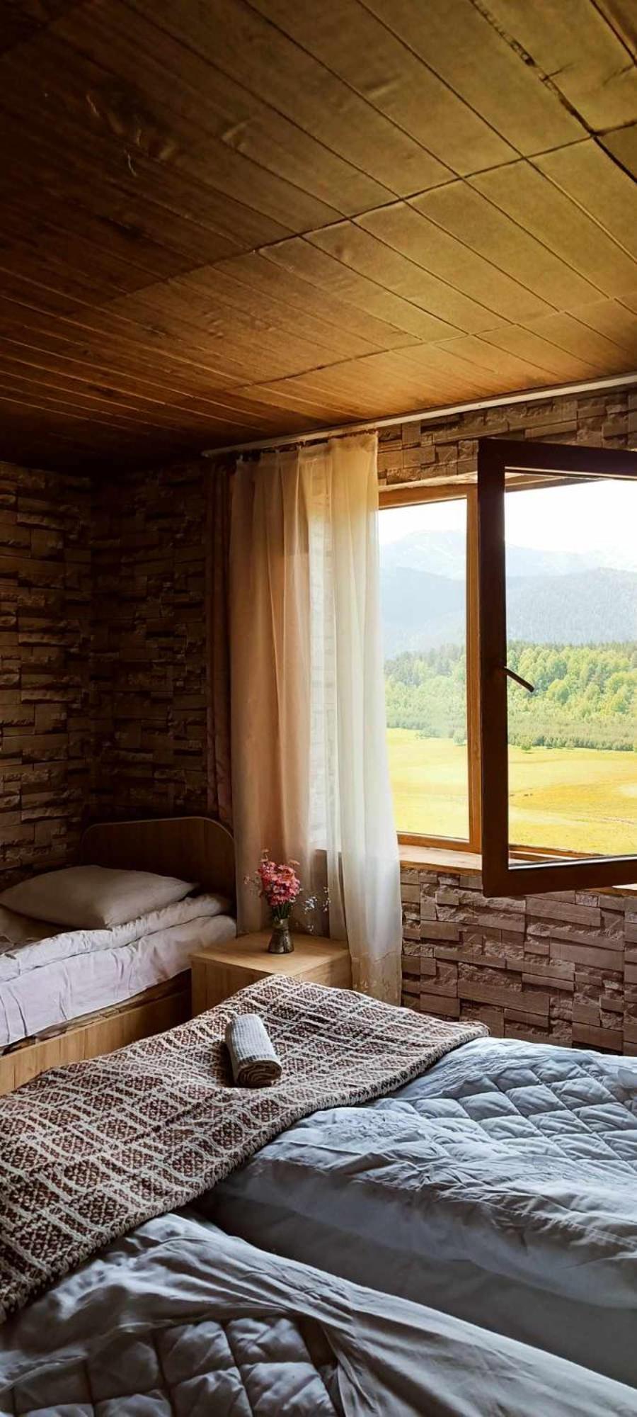 Nadiani Hostel Omalo Bagian luar foto