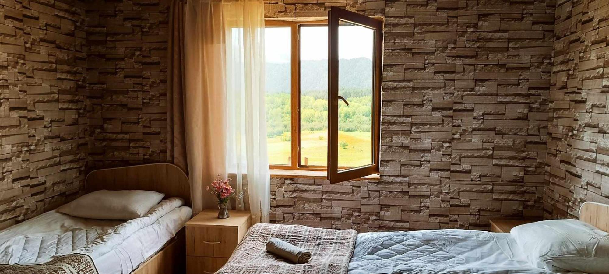 Nadiani Hostel Omalo Bagian luar foto