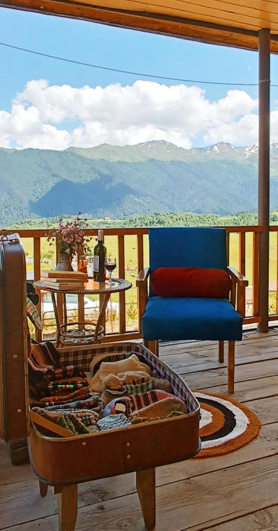 Nadiani Hostel Omalo Bagian luar foto