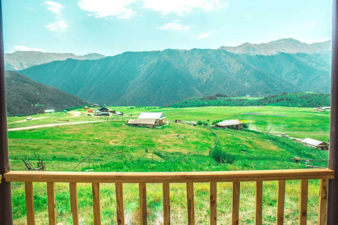 Nadiani Hostel Omalo Bagian luar foto